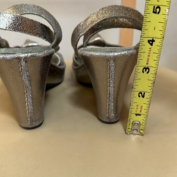 ~3 for $20~ Kenneth Cole wedge sandals - Picture 4 of 7